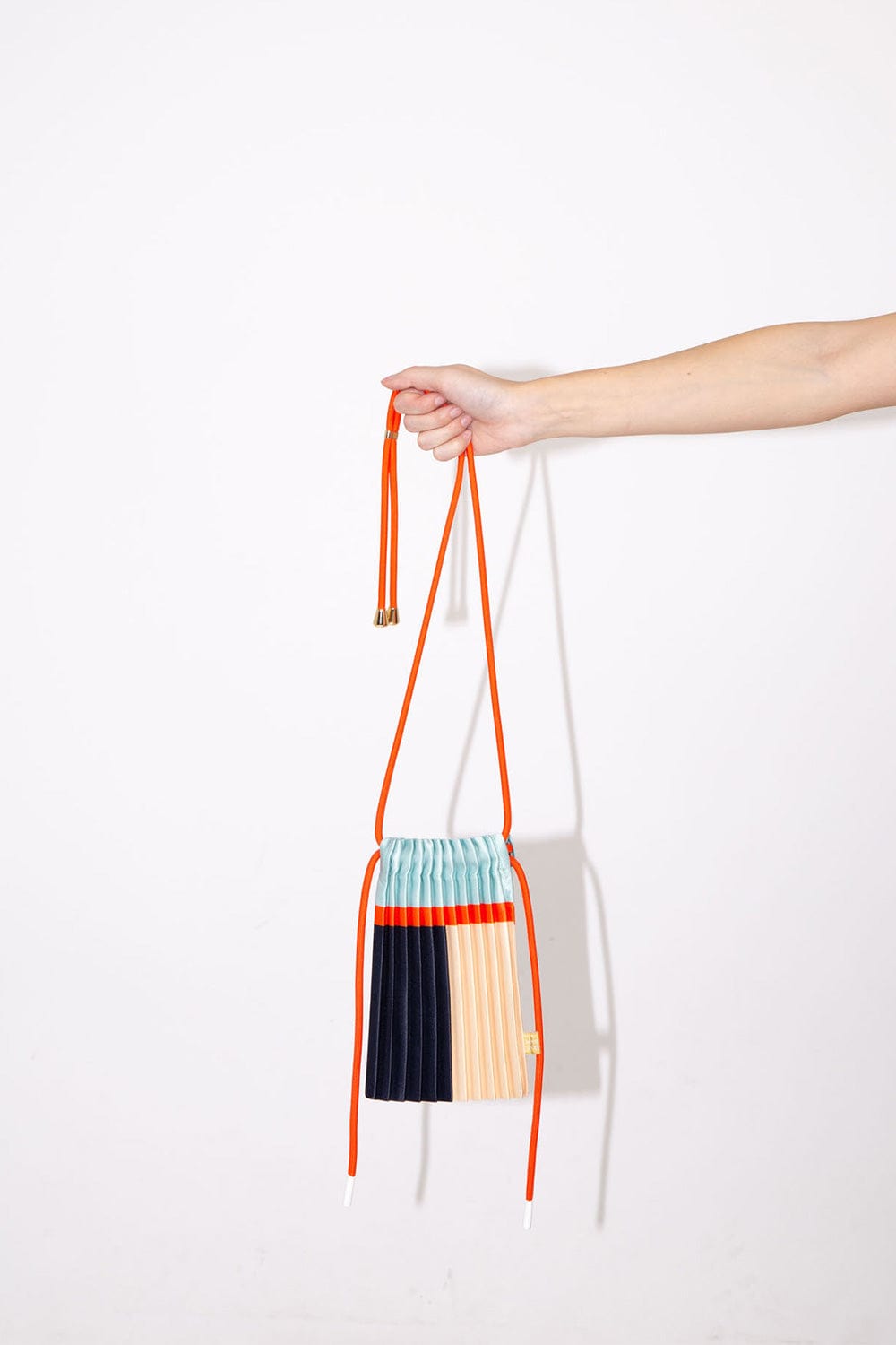 Multitudes Bags Mini bag plissettata in raso Blue