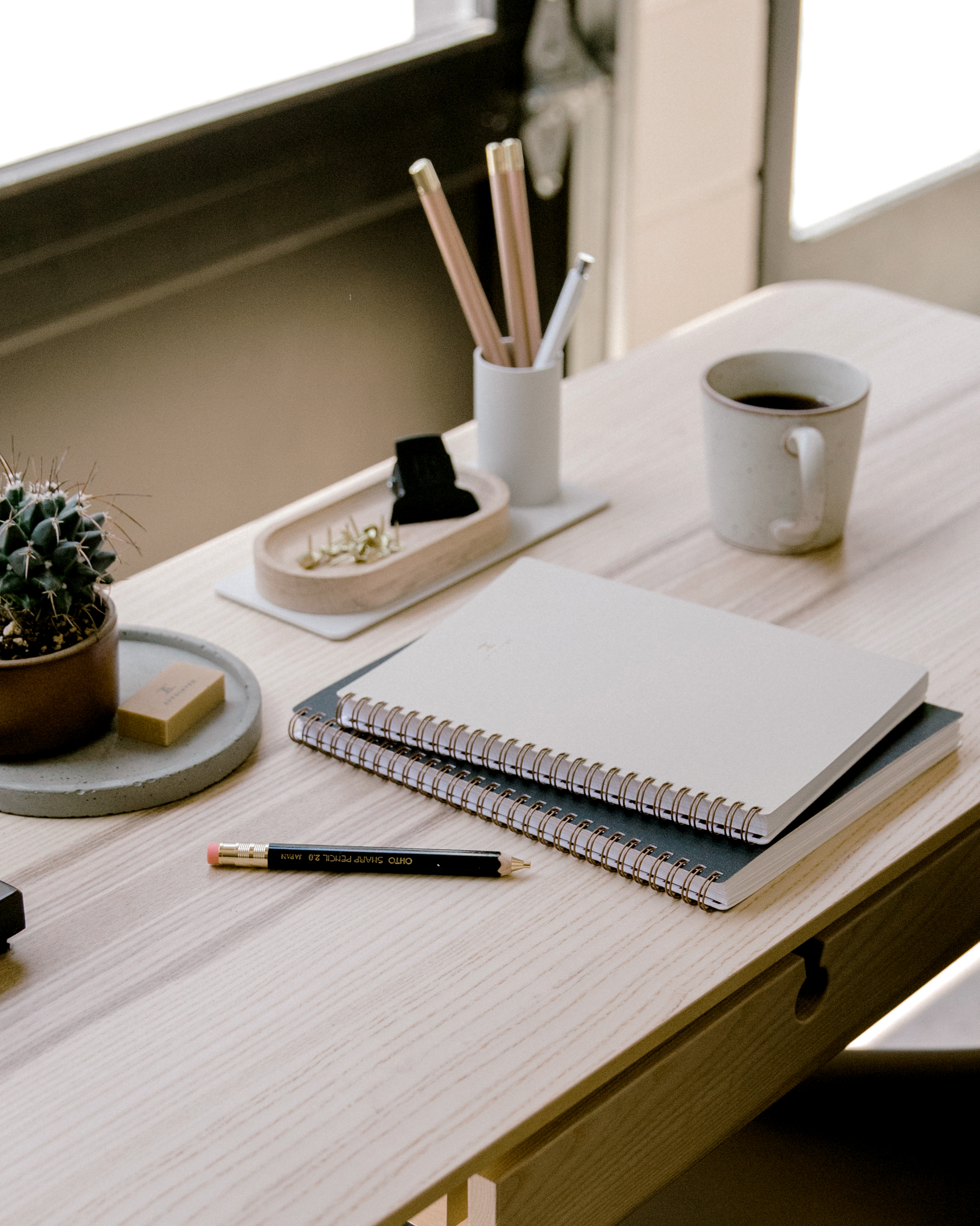 Una scrivania organizzata