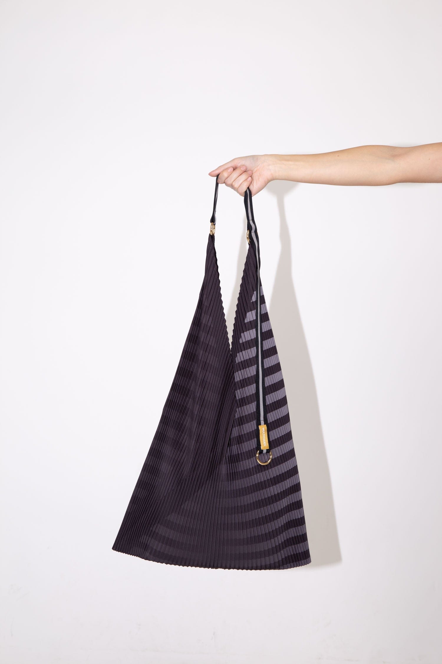 Multitudes Bags Y bag plissettata in raso Claudia Black