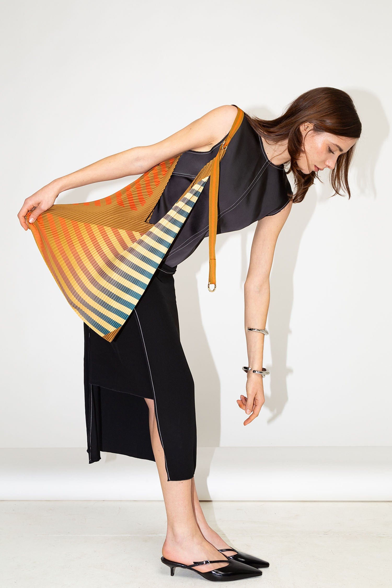 Multitudes Bags Y bag plissettata in raso Claudia Ocher