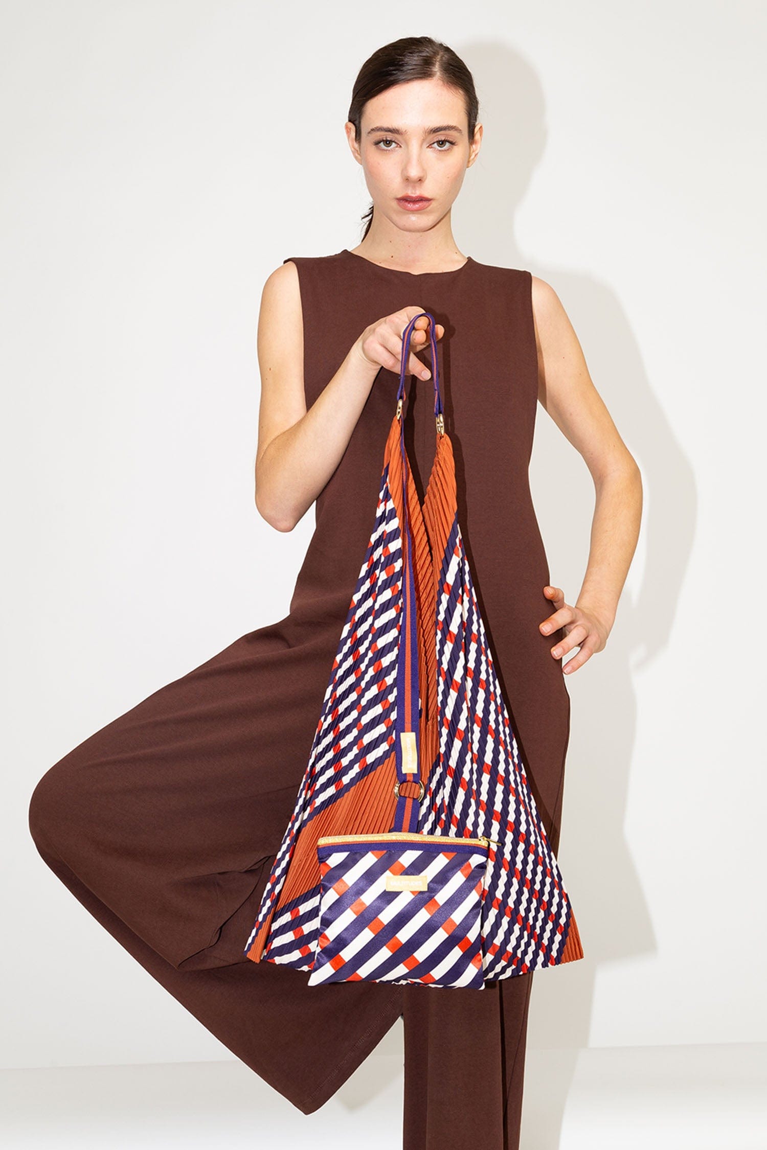 Multitudes Bags Y bag plissettata in raso Sophia Terracotta