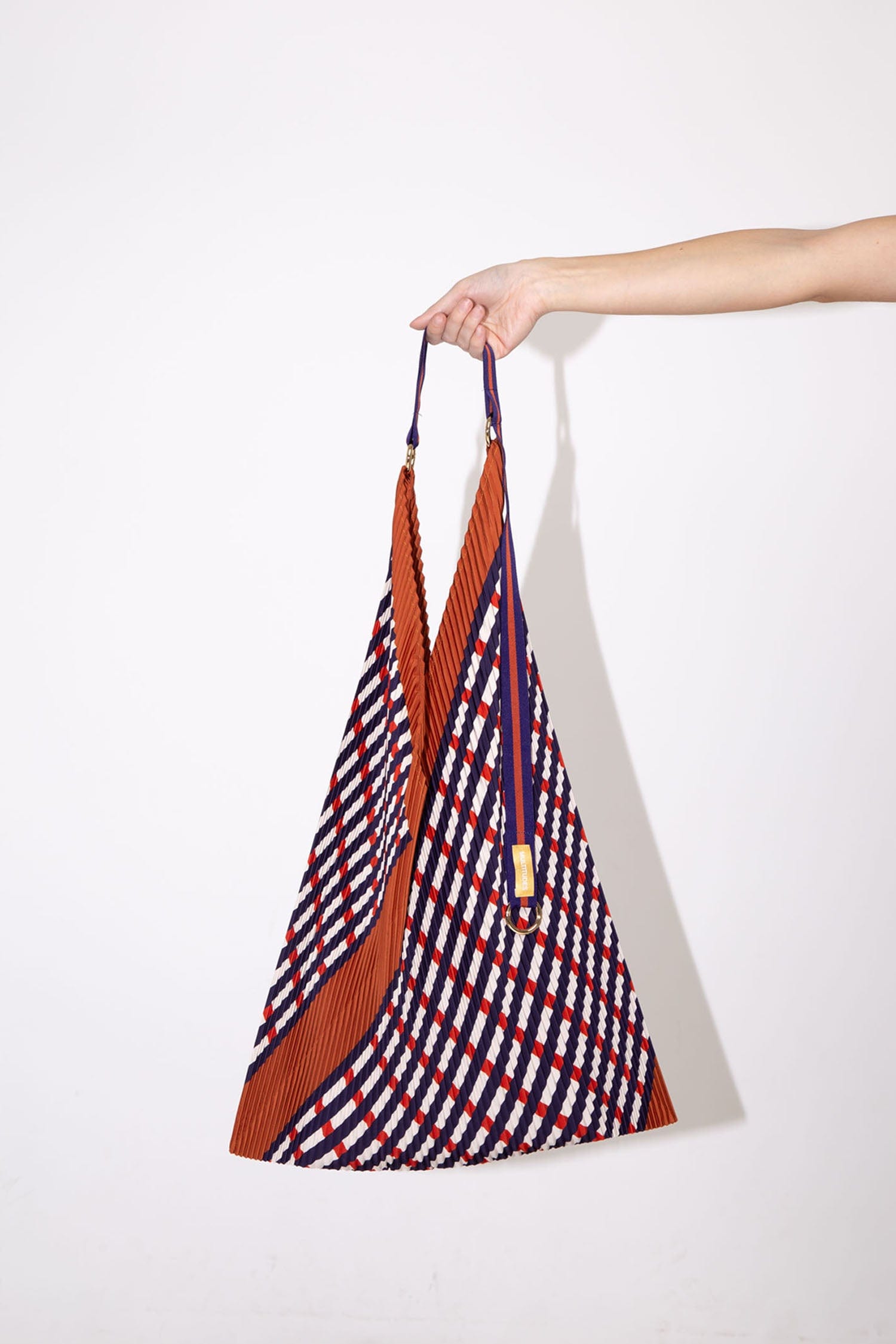 Multitudes Bags Y bag plissettata in raso Sophia Terracotta