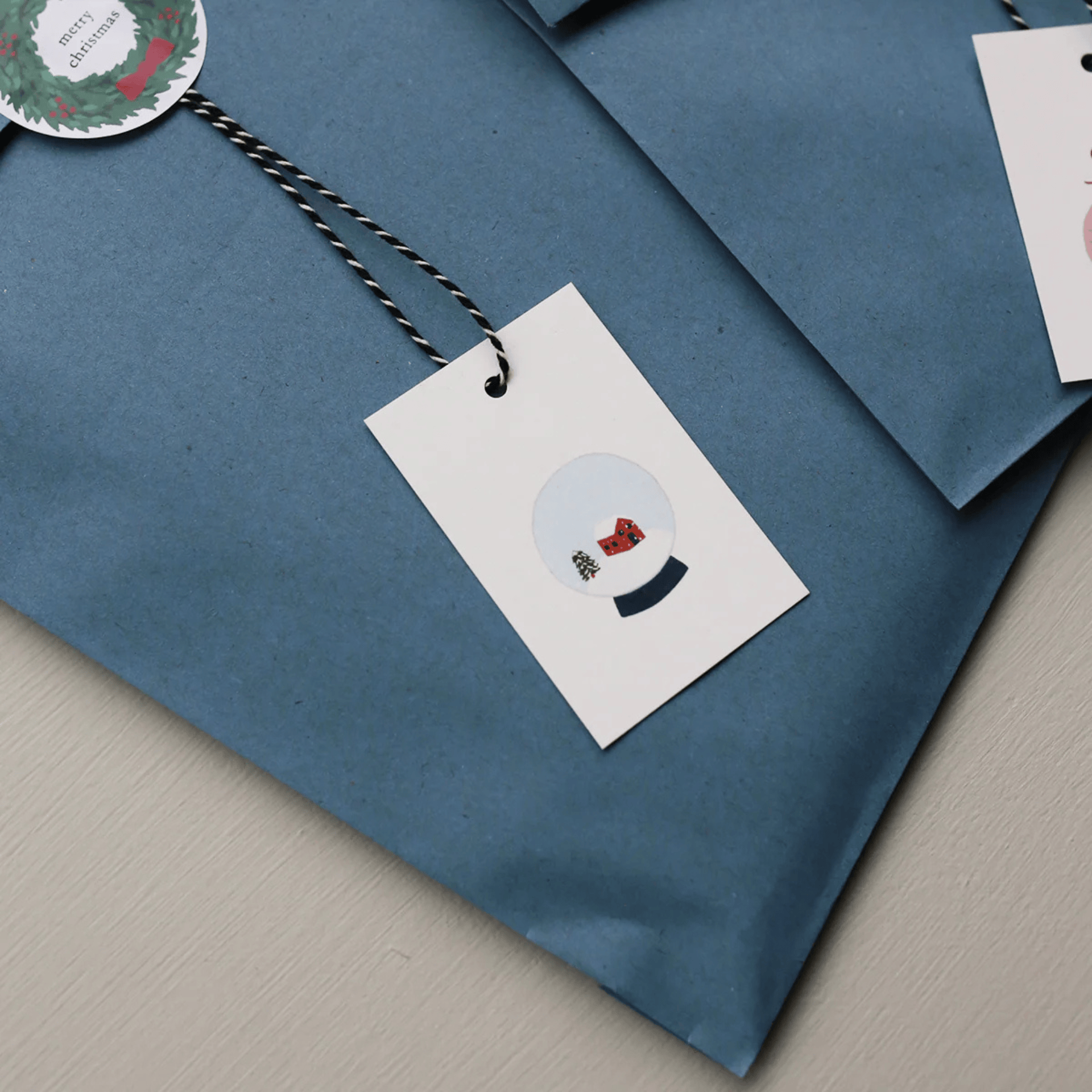 Kartotek Biglietto Christmas Gift Tag - Snowglobe