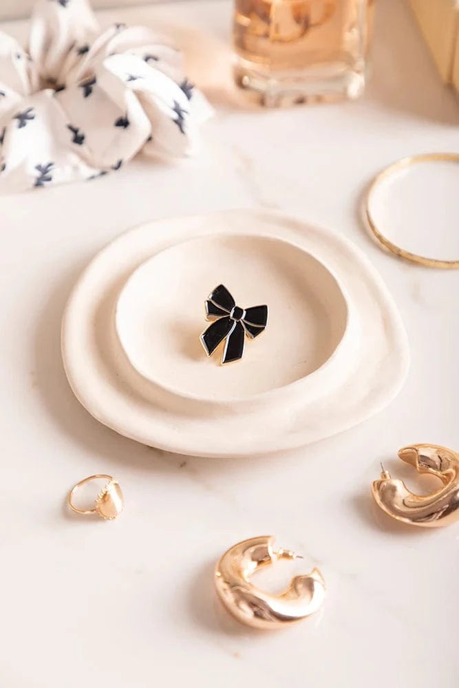 All The Way To Say Bijoux Spilla Black Bow