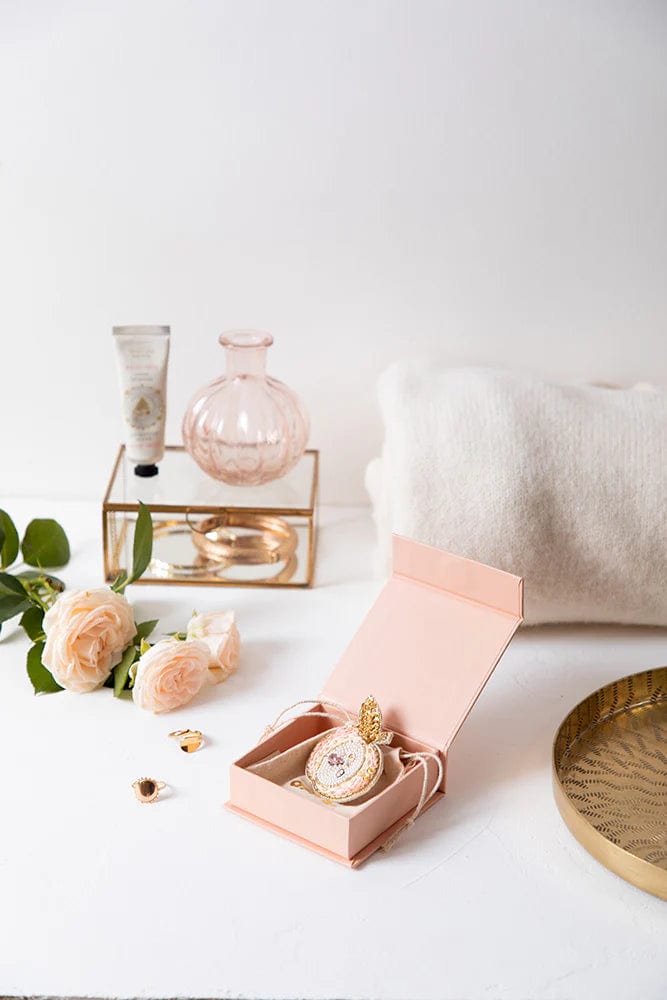 All The Way To Say Bijoux Spilla Ricamata Apple