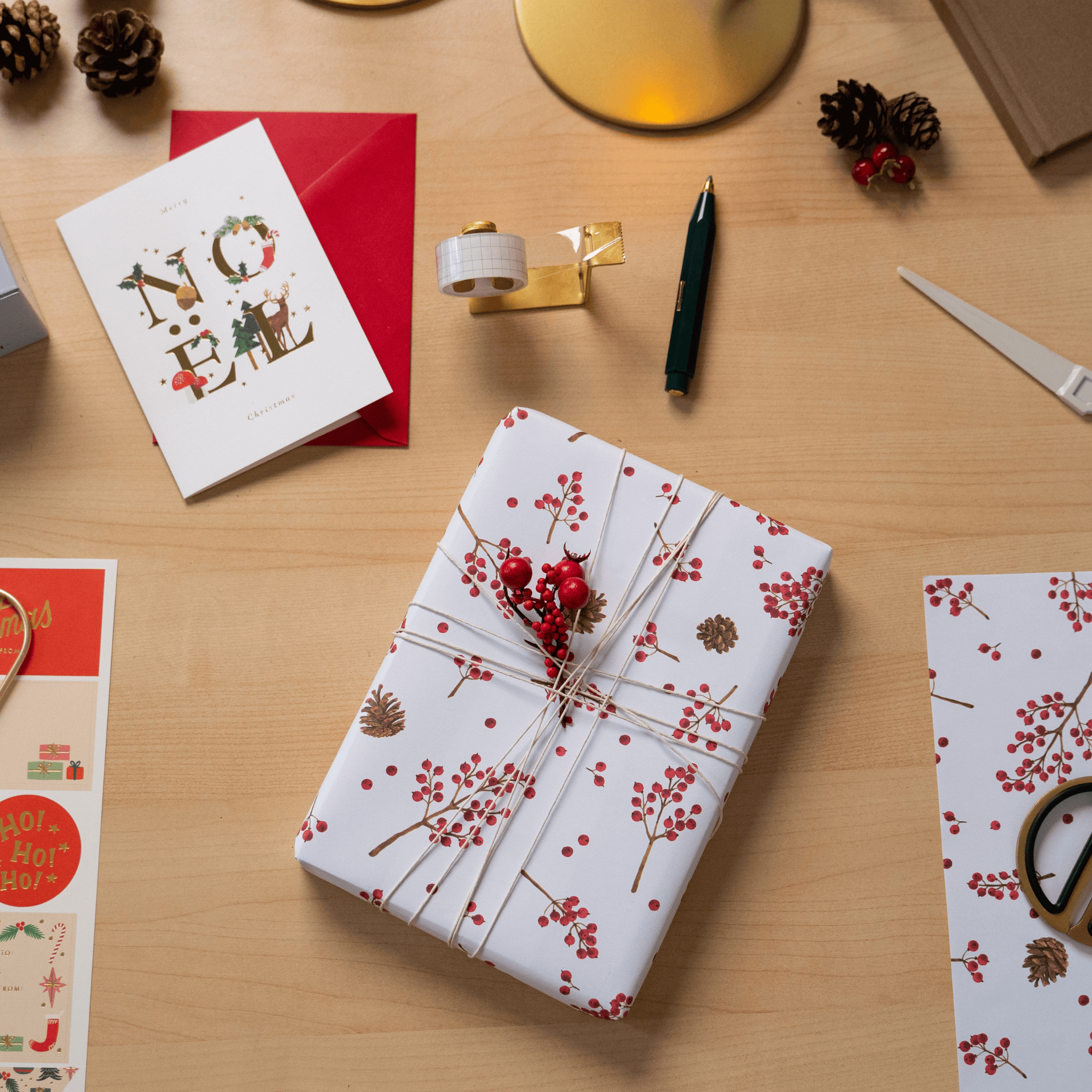 All The Way To Say Carta regalo Foglio di carta regalo Berries