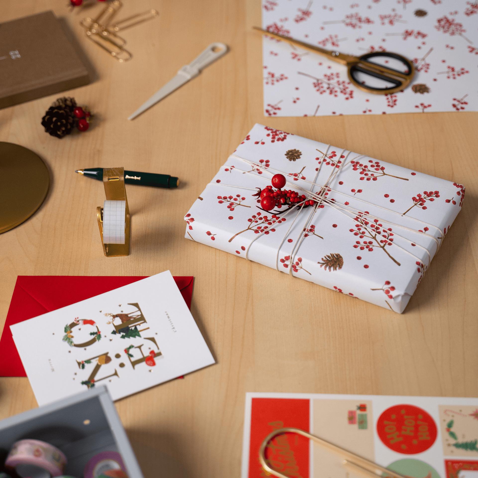 All The Way To Say Carta regalo Foglio di carta regalo Berries