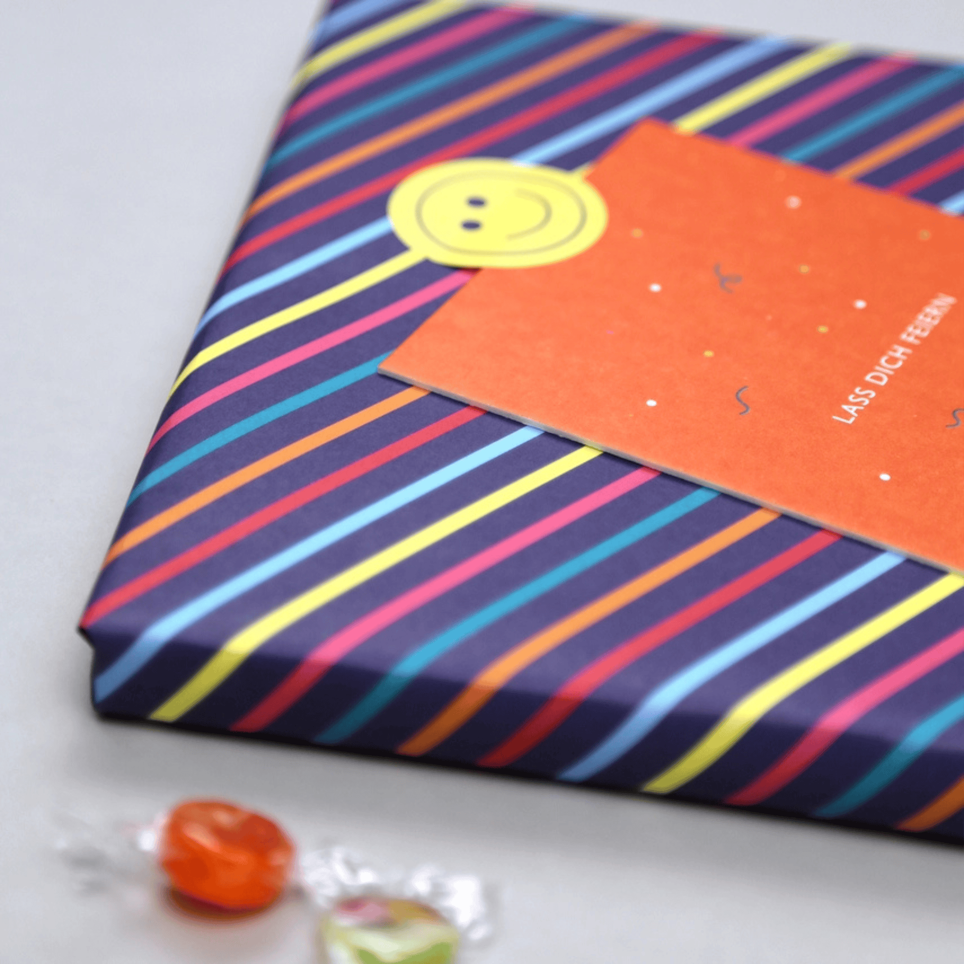 Kunst an Papier Carta regalo Foglio di carta regalo Stripes