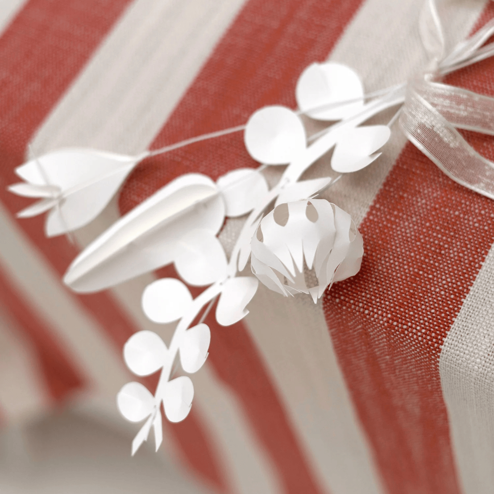 Jurianne Matter Home e accessori FIELD flowers small - White