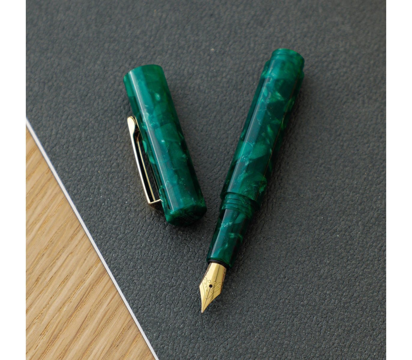 Hightide Penna Marbled Fountain Pen Attaché Green