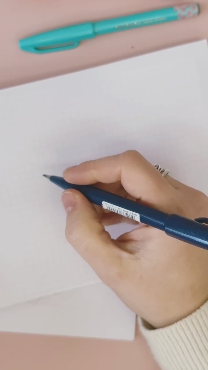 Carica video: Workshop CALLIGRAFIA CON I BRUSH PEN - CON MATERIALI - 27 settembre 2025