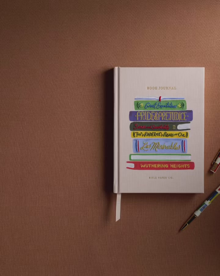 Carica video: Fabric Journal Book Club Rifle Paper - ricamato