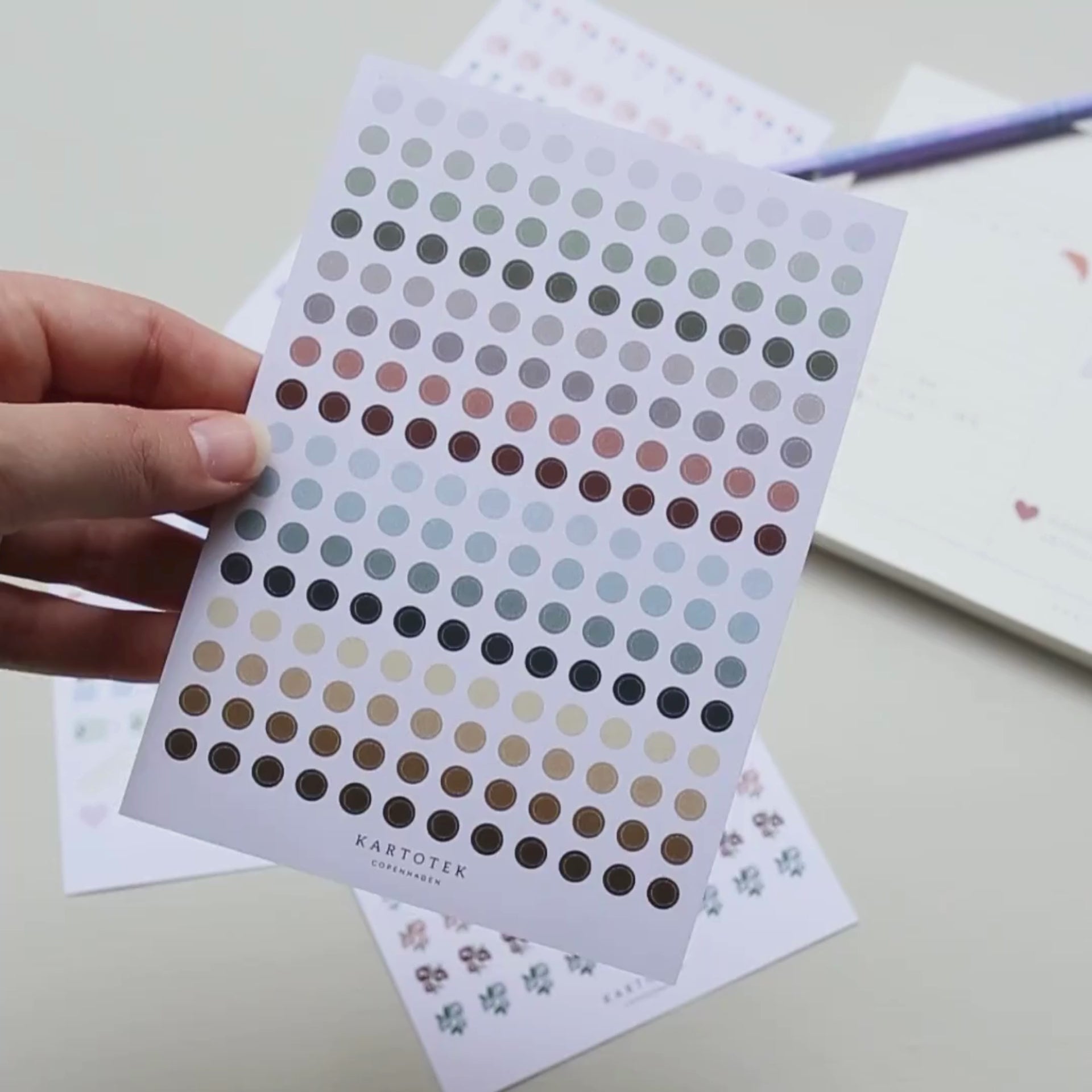 Carica video: Stickers Micro Dots - World