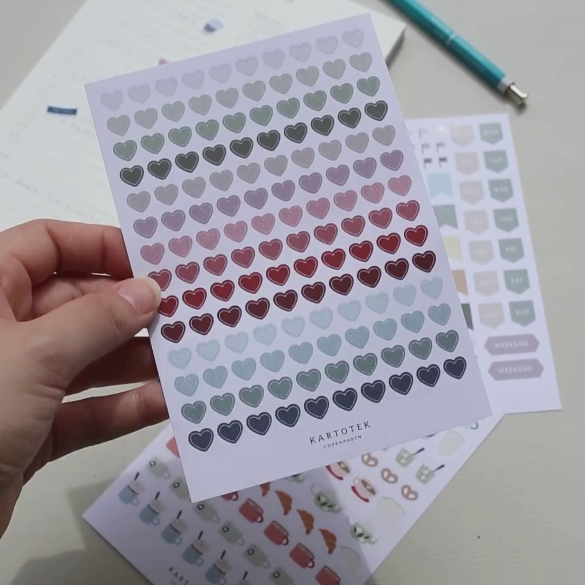 Carica video: Stickers mini Hearts