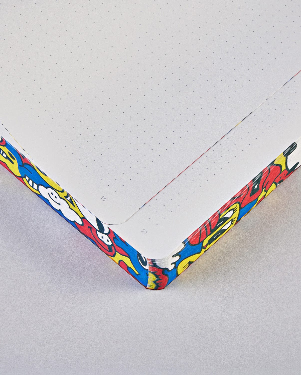 Nuuna Quaderni Nuuna Pride Parade by Jan Paul Muller - Graphic L