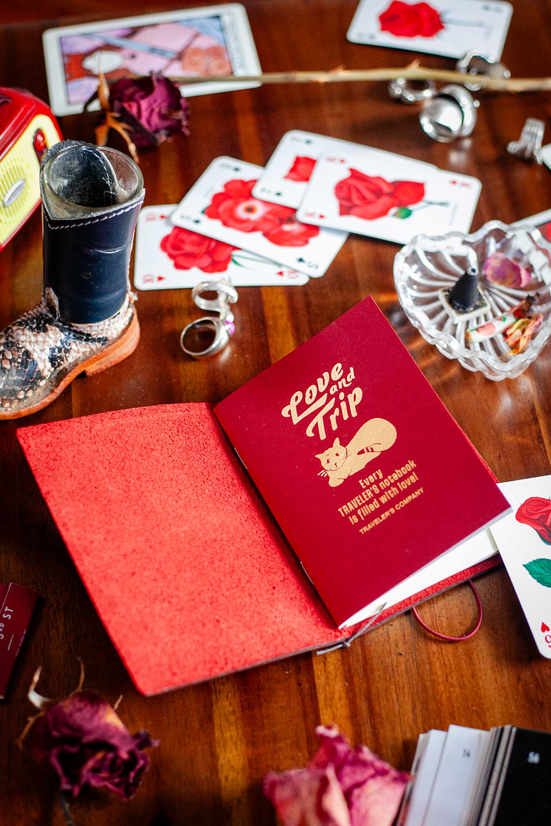 Traveler's Company Japan Quaderni Traveler's Passport Limited Edition - LOVE AND TRIP