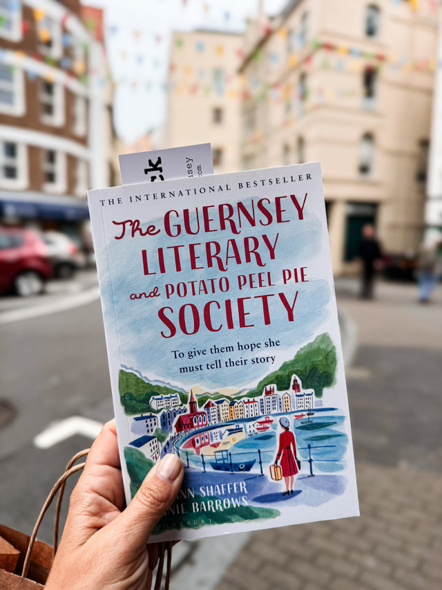 SayPaper Workshop WEBINAR - Viaggio a  Guernsey Un itinerario letterario e non sulla magica isola del Canale britannico - 14 giugno